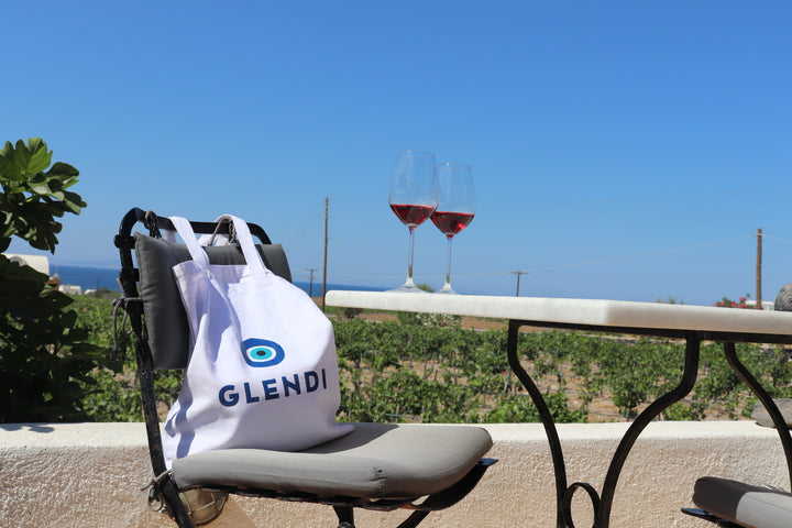 Glendi shopping bag with wine pairings in the Mediterranean for our wine recommendations 